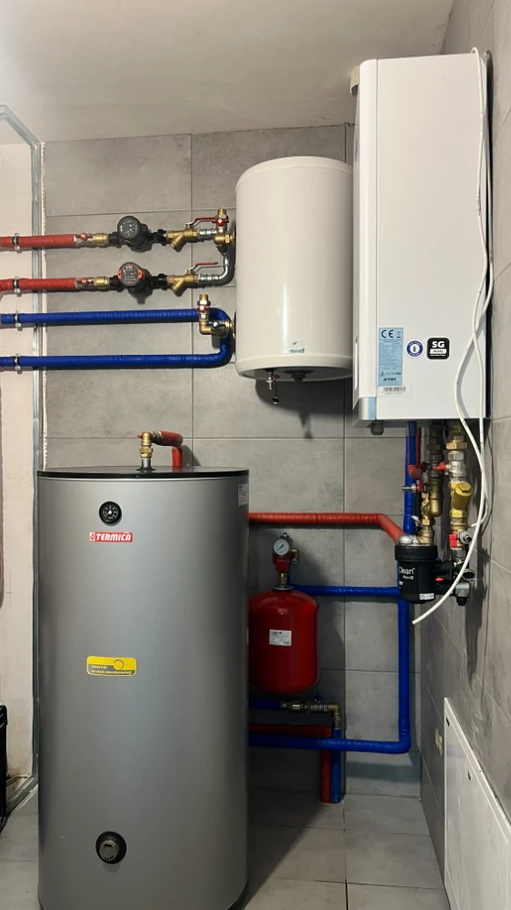 Zdjęcie - instalacja w domu do pompy ciepła ze zbiornikiem na ciepłą wodę